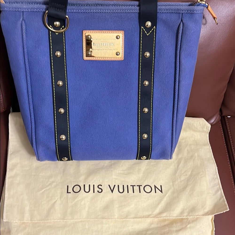 Louis Vuitton Inventeur 101 Avenue des champs-elysées Paris with dust bag - Picture 10 of 12
